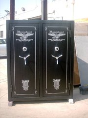 Double door gun safe