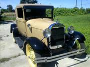 FORD MODEL A Ford: Model A Deluxe,  color wire wheel with white